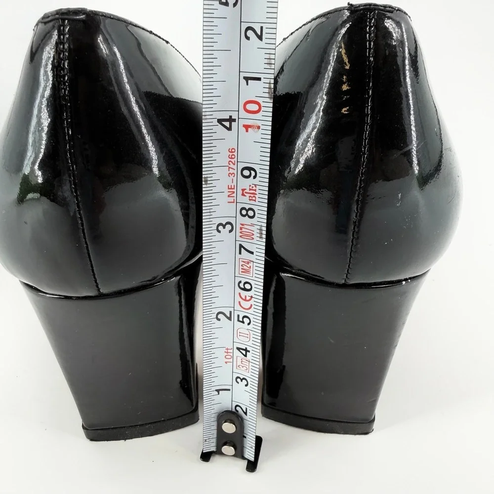Roberto Capucci Black Patent Leather Square Toe Pumps Italy Size 9B Embossed